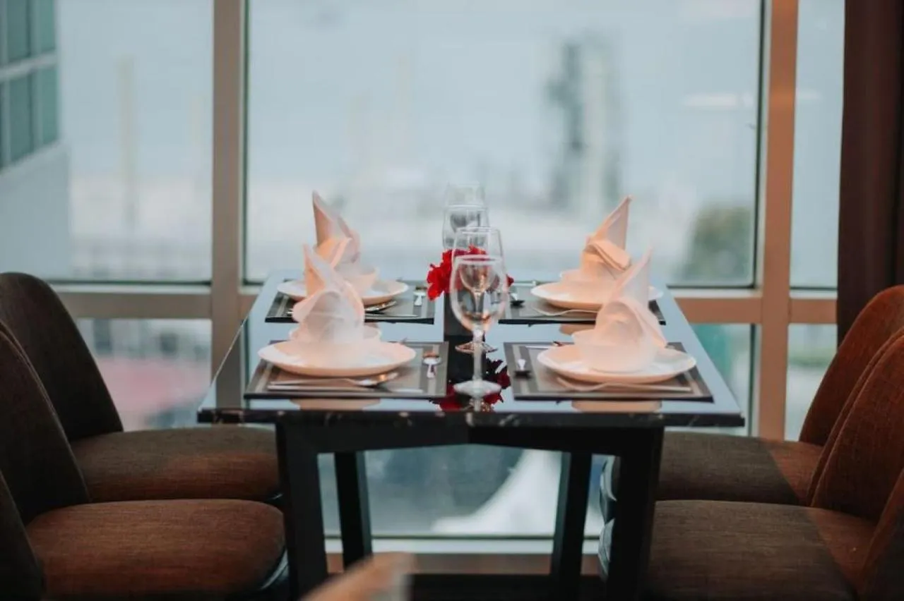 Maritime Luxury Suites Τζωρτζ Τάουν 0*,